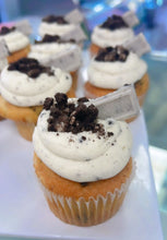 Load image into Gallery viewer, 1 Dz. Cookies &amp; Cream cupcakes