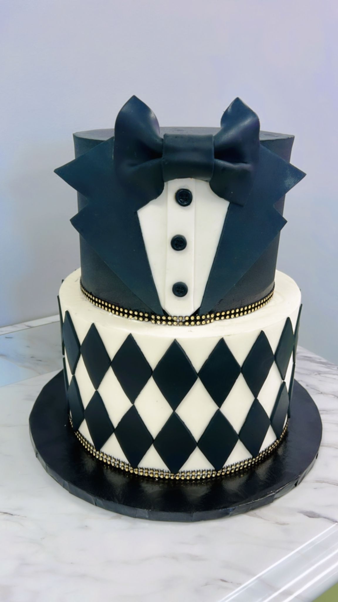 Suit and tie - Splendid Cake Store